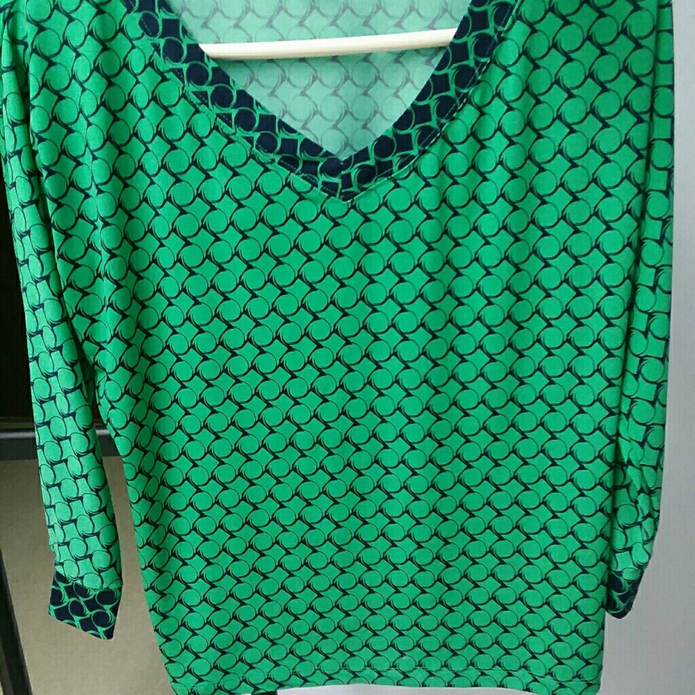 Liz Claiborne Top/Petite Medium/Never worn.